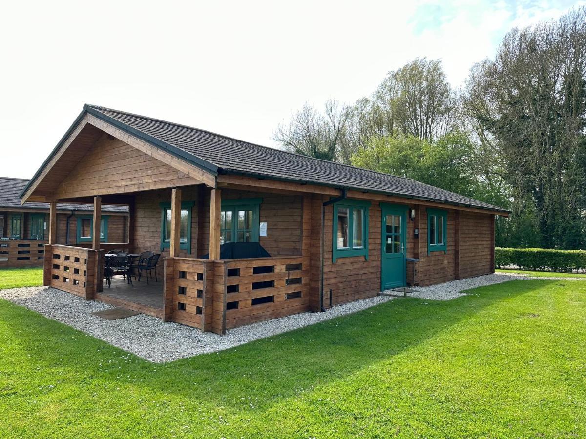 Kingfisher Lodge, Lake Pochard South Cerney Exterior foto
